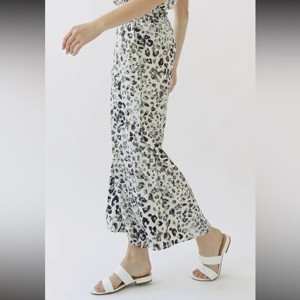 40. Women’s Camisole & Ankle Pant Leopard Print Sage Black Green Mix - Picture 8 of 8